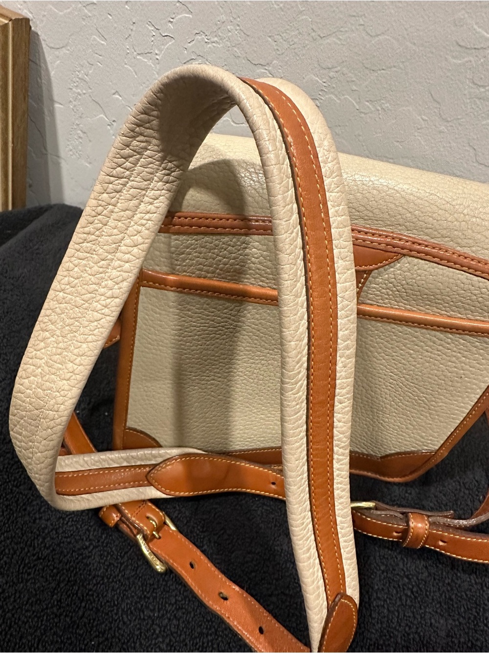 Vintage Dooney & Bourke Cream and Brown Pebble Leather Crossbody Bag - Picture 3 of 8